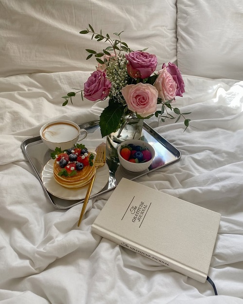 Morning coffee roses 