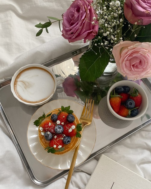 Morning coffee roses 