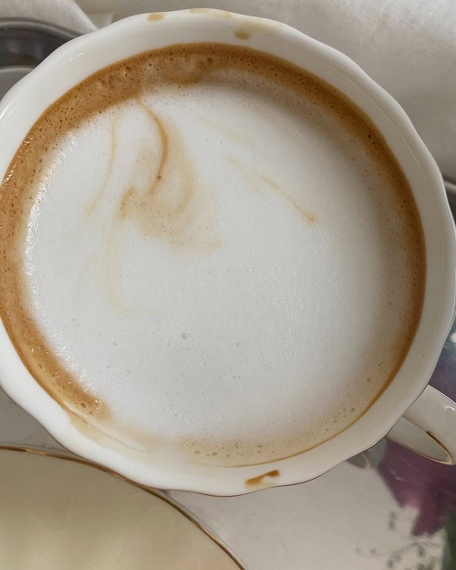 Morning coffee roses 