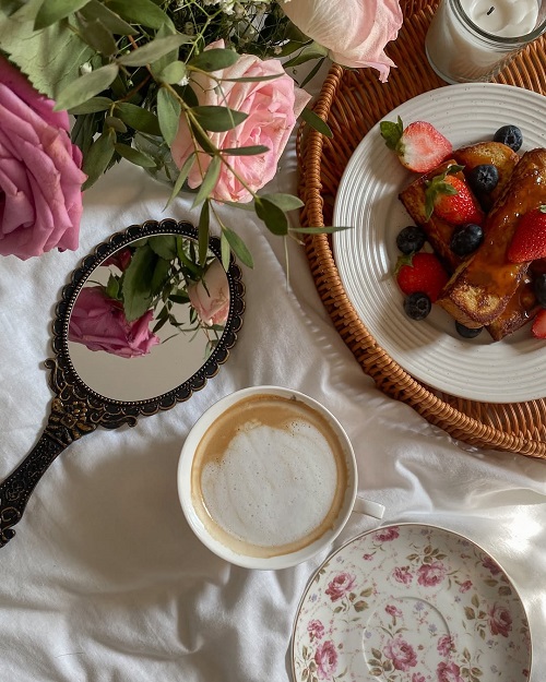 Morning coffee roses 