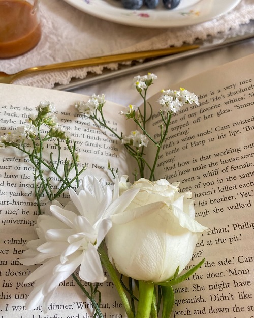 Morning coffee roses 