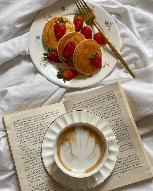 Morning coffee roses 