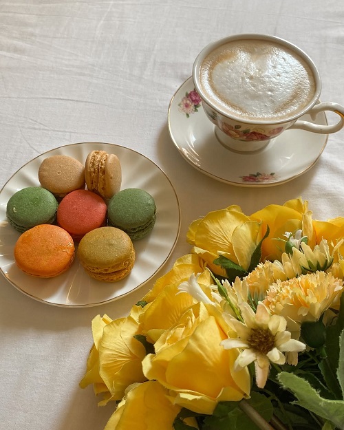 Morning coffee roses 