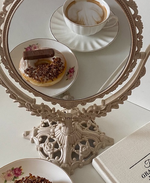 Morning coffee roses 